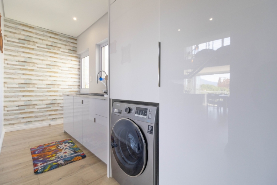 3 Bedroom Property for Sale in Somerset Lakes Western Cape